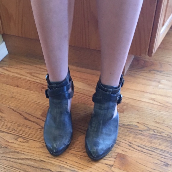 Everwell Cut Out Bootie - Picture 4 of 8